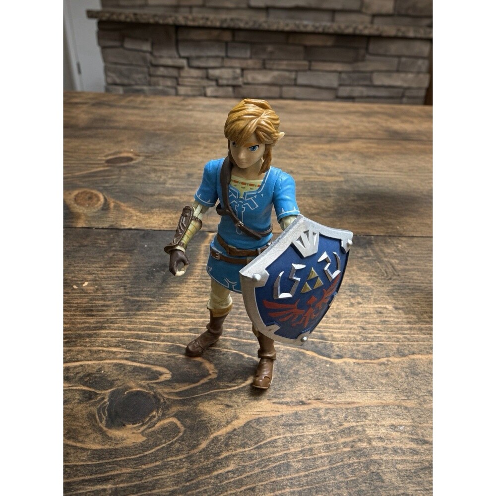 LINK With Shield  Zelda Breath of The Wild WORLD OF NINTENDO FIGURE With Shield